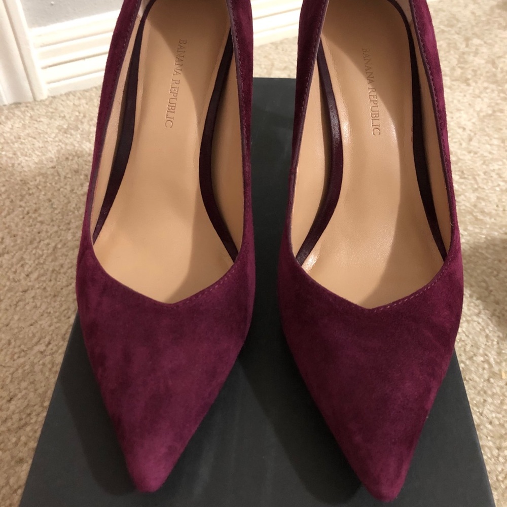 EUC Banana Republic Madison 12hr pump suede